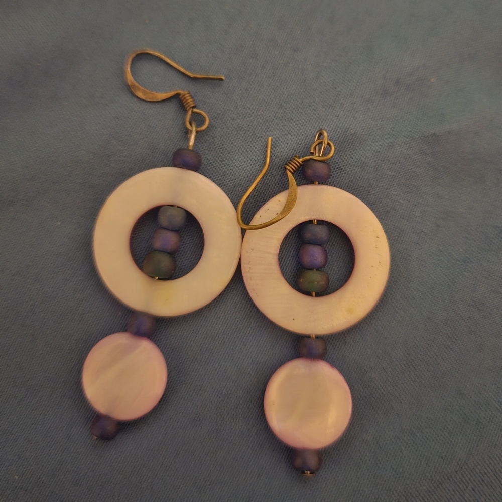 Mother Of Pearl? Elegant Purple/ Blue Seed beads and Shell Earrings